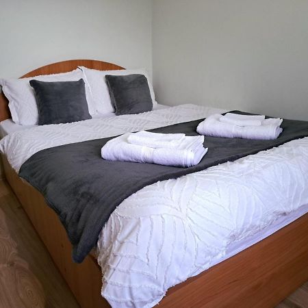 Aviliz Apartament Буштени Экстерьер фото