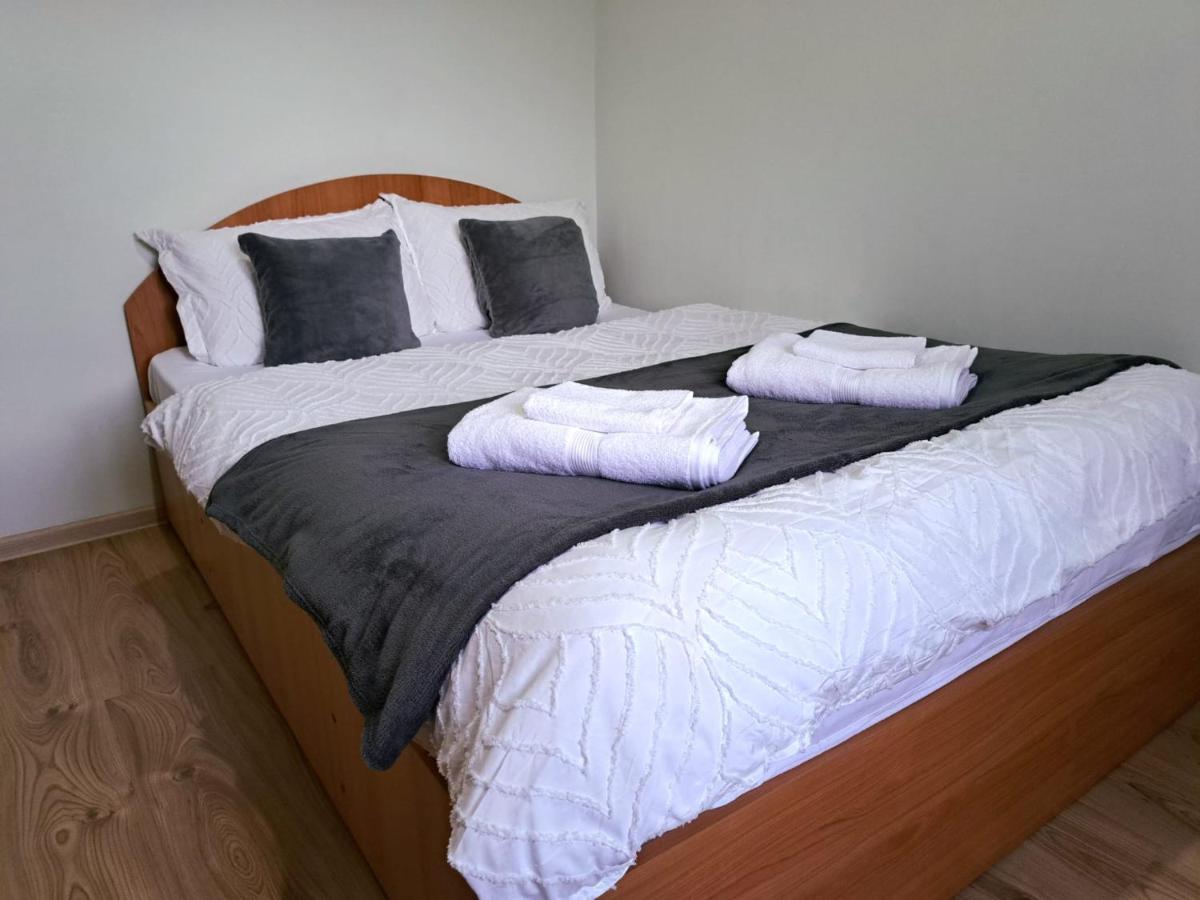 Aviliz Apartament Буштени Экстерьер фото