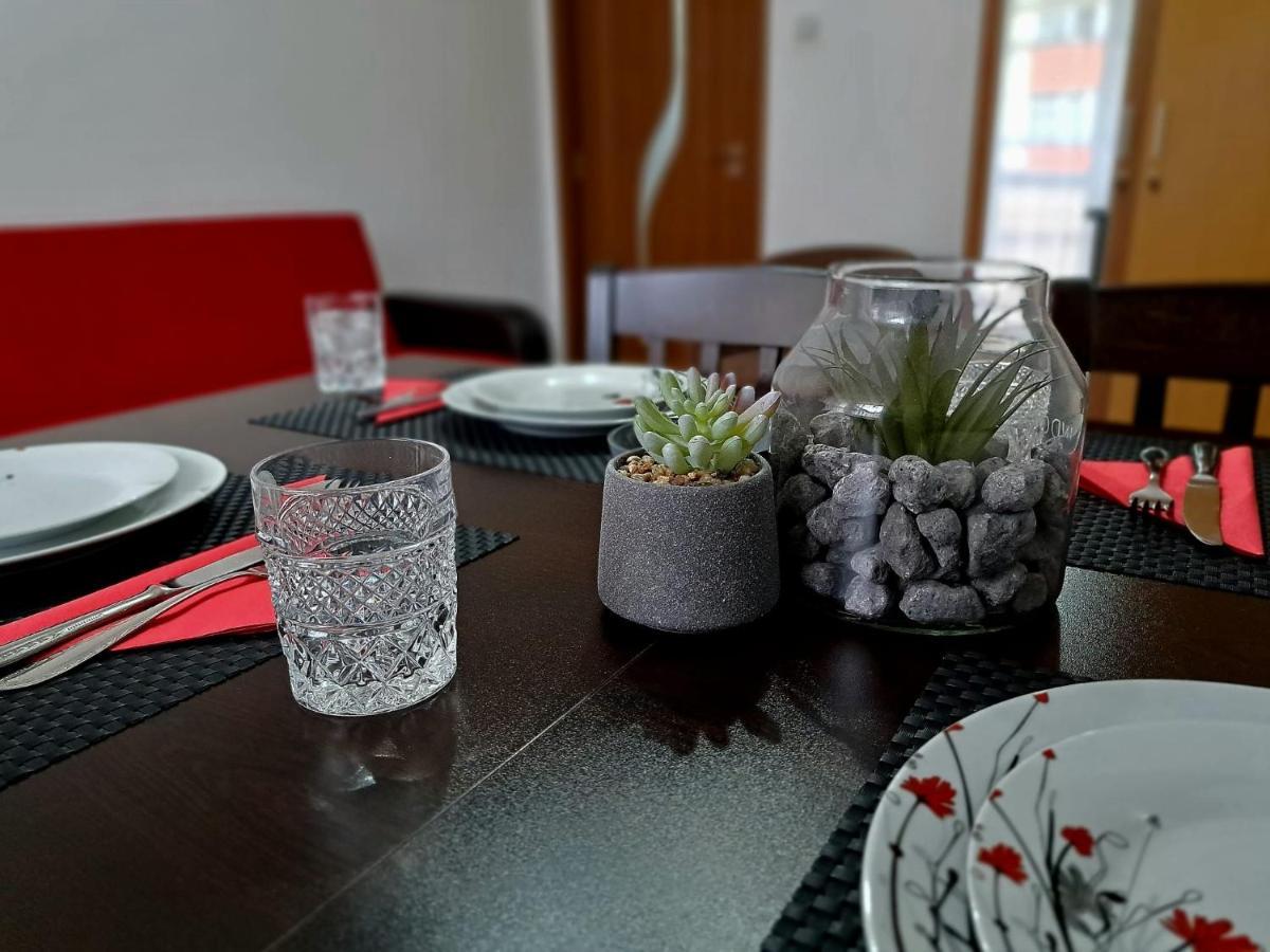 Aviliz Apartament Буштени Экстерьер фото